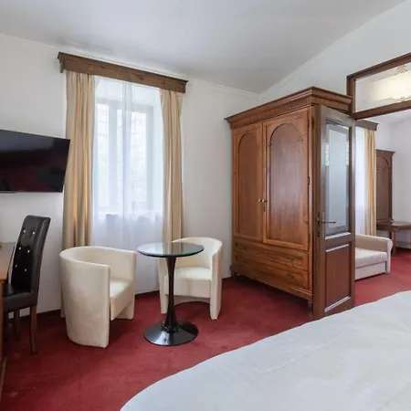 Arc De Triomphe By Citybookings Bucharest Exterior photo