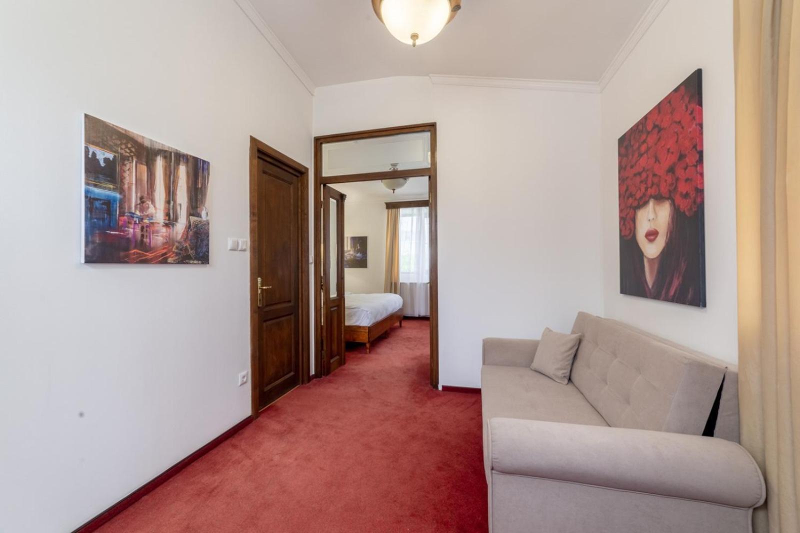 Arc De Triomphe By Citybookings * בוקרשט